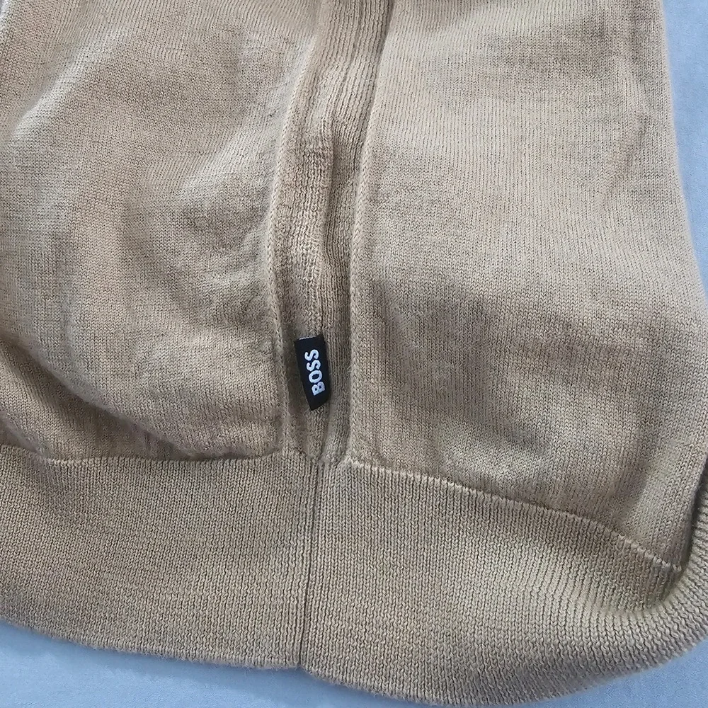 Hugo BOSS M Medium Tan Sweater Pullover Finest Italian Yarn Virgin Wool 1146